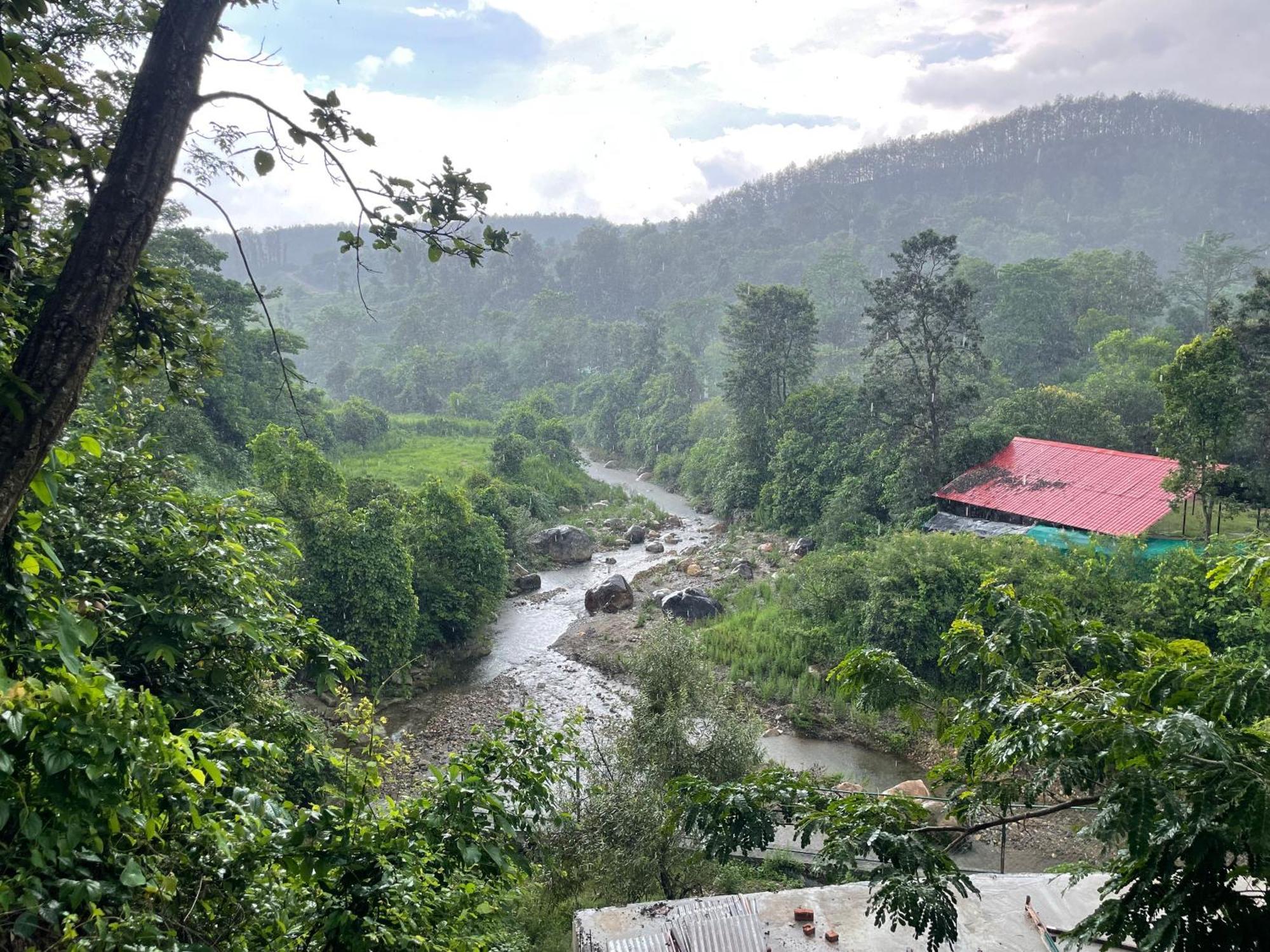 Saraiville- Luxury Riverside Cottages Dehradun Bagian luar foto