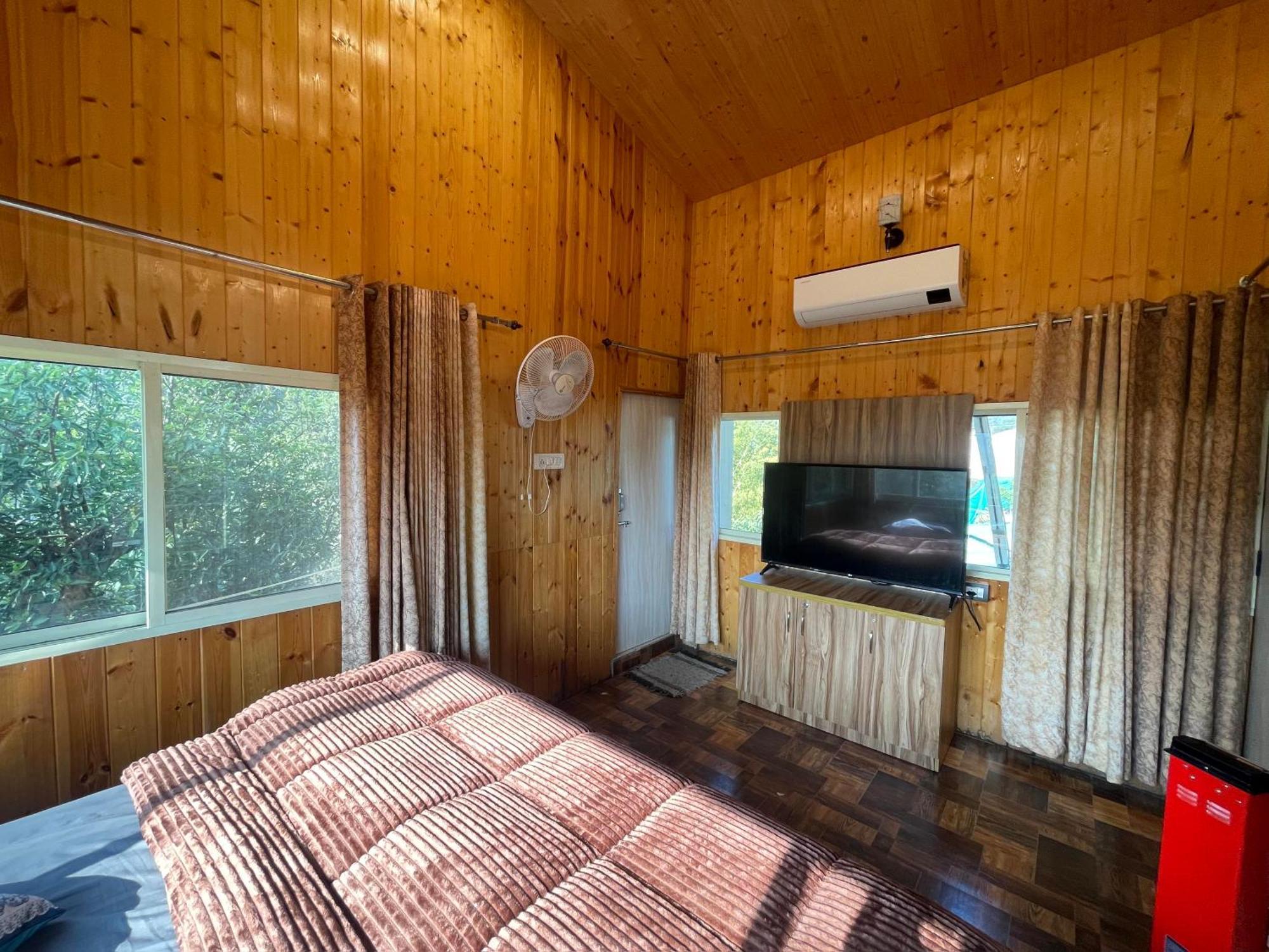 Saraiville- Luxury Riverside Cottages Dehradun Bagian luar foto