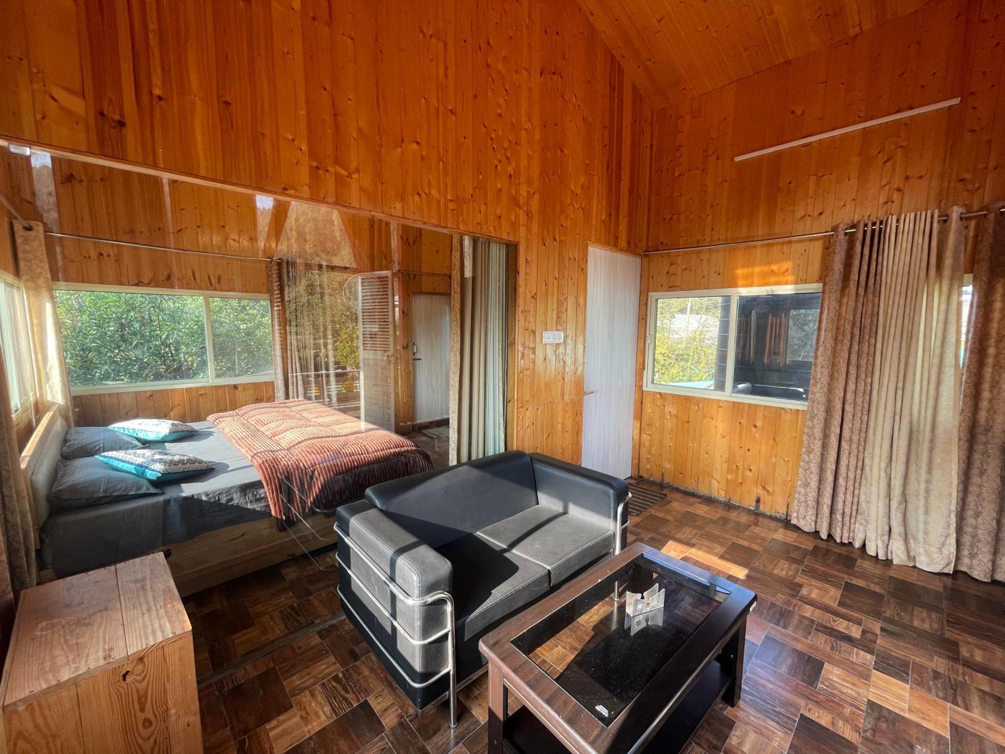 Saraiville- Luxury Riverside Cottages Dehradun Bagian luar foto